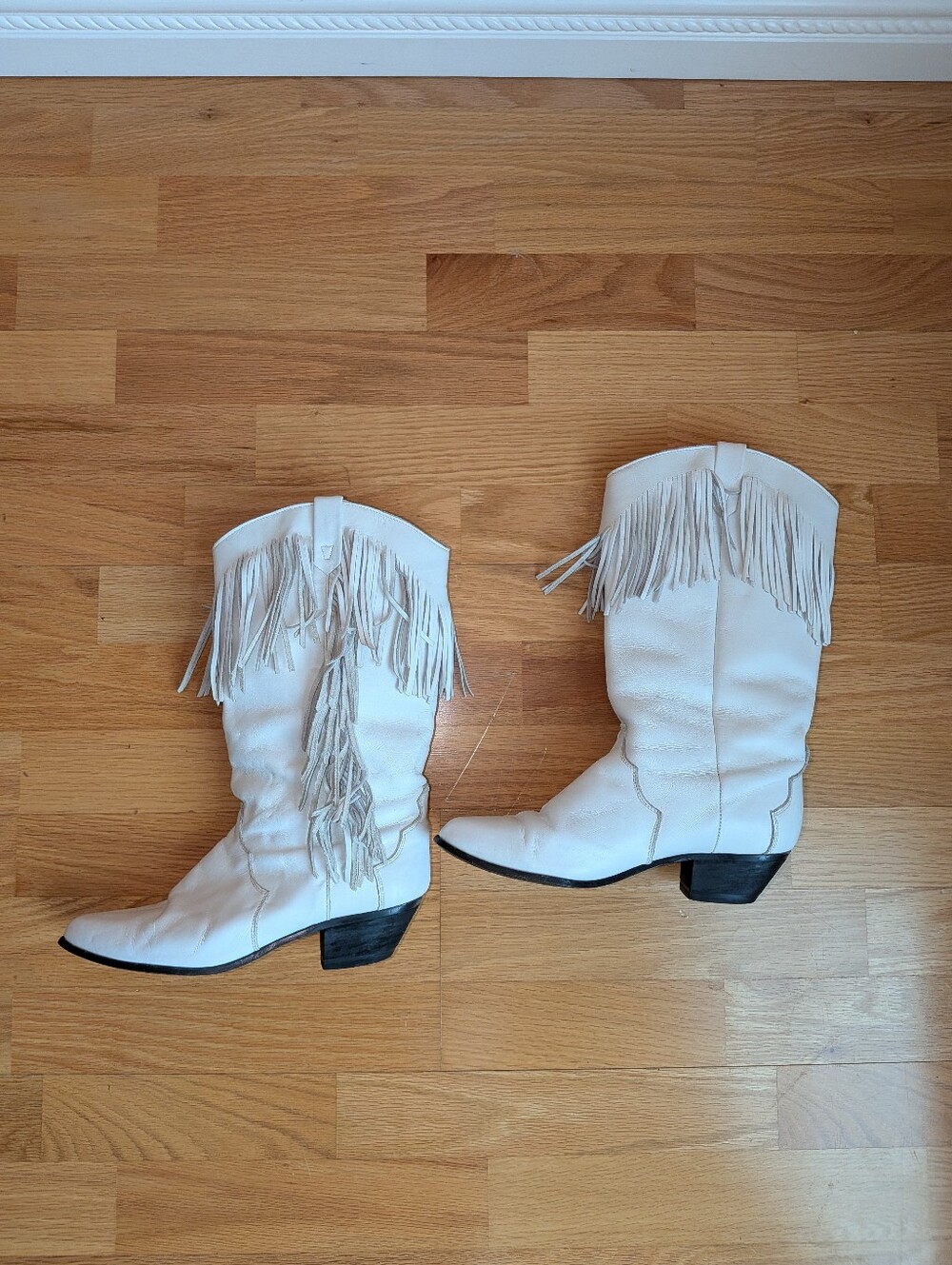 dingo White Fringe Western Heeled Boots - Picture 3 of 14